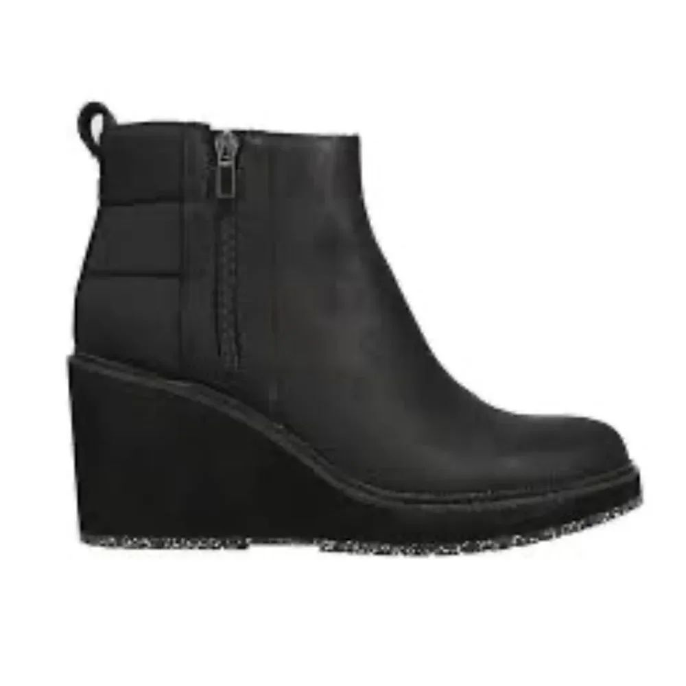 Tom’s Waterproof Black Wedge Ankle Leather/Nylon Boots(Size 8.5)